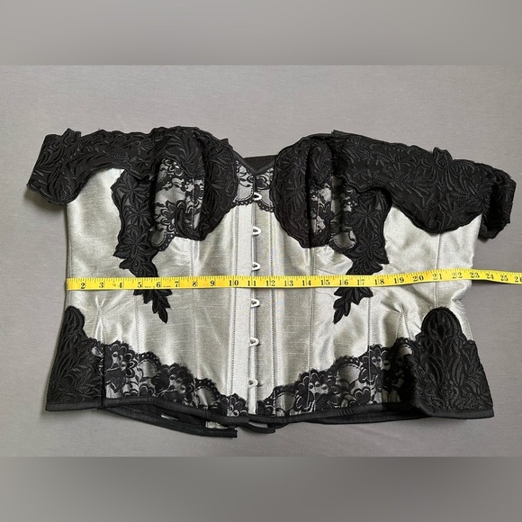 Silver overbust corset with lace cap sleeve - Picture 3 of 7